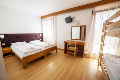 Standard Room 4 beds